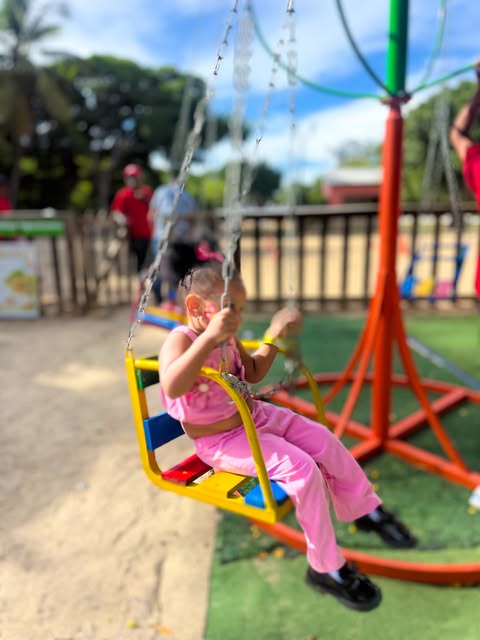 Niña jugando en My Happy Farm